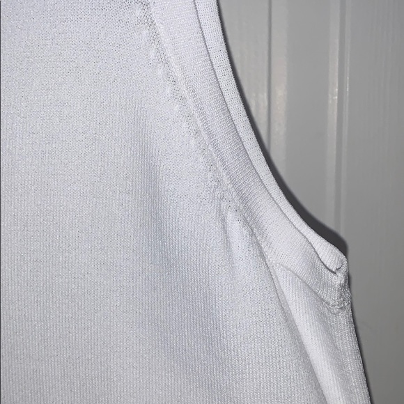 *BRAND NEW* White sleeveless top - Picture 4 of 5